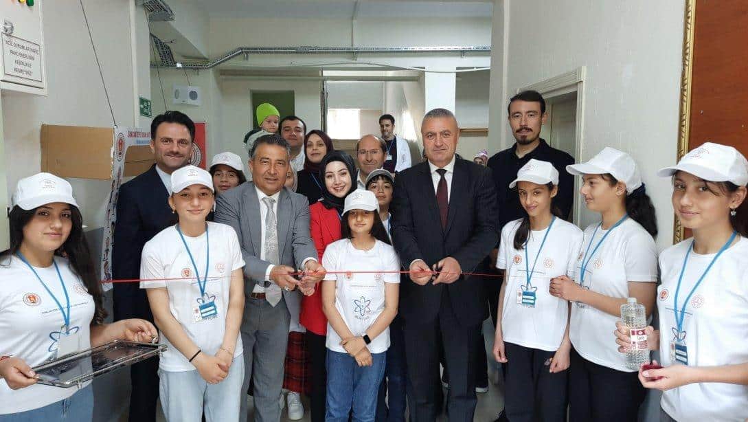 Sancaktepe İmam Hatip Ortaokulundan TÜBİTAK 4006 Bilim Fuarı  